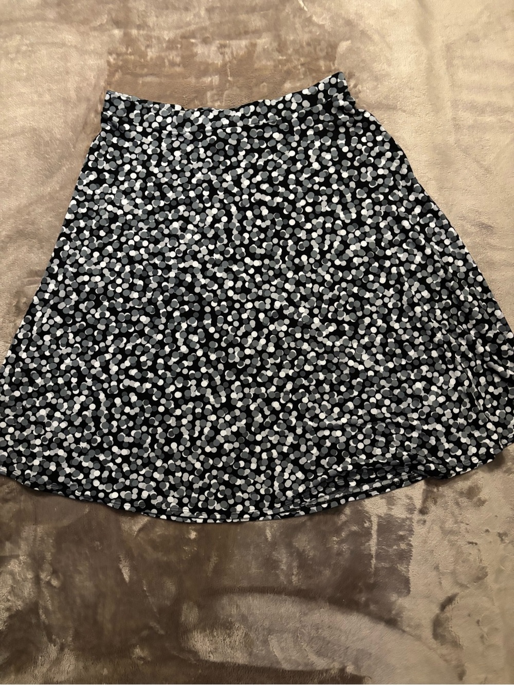George Skirt Women’s Size M (8-10) Black/Gray Skater Skirt with White Dot Print